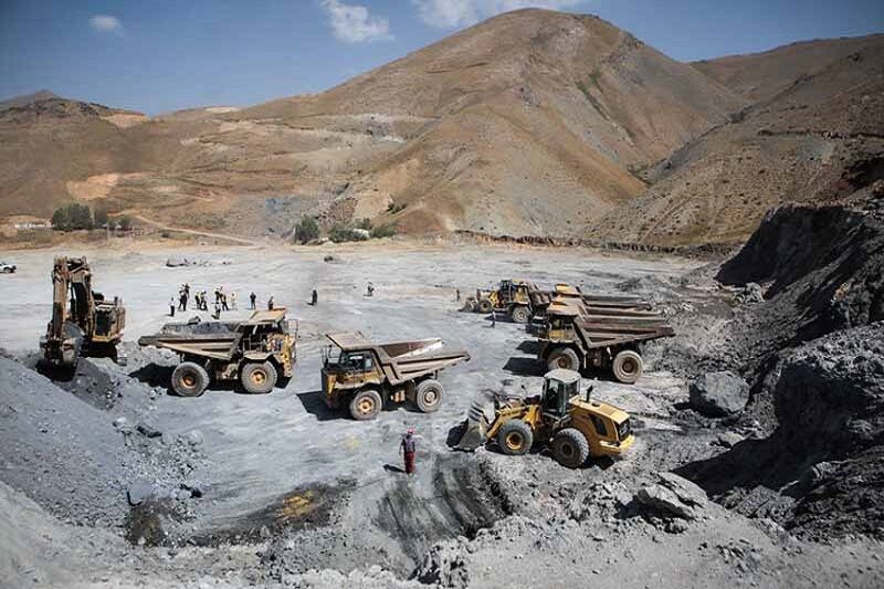 پیش بینی تعطیلی واحدهای معدنی فعال استان به علت ماشین آلات گران قیمت/لزوم بازنگری قانون صدور پروانه های معدنی,